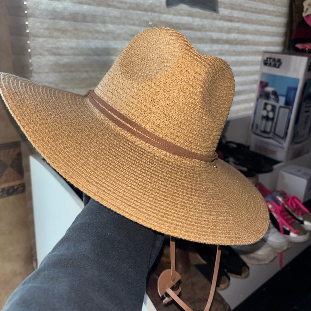 Straw Hat - Picture 2 of 7
